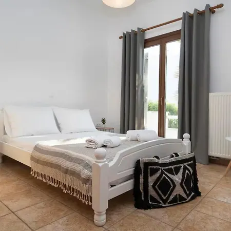 Zoe & Zen Collection * Kampos (Antiparos)